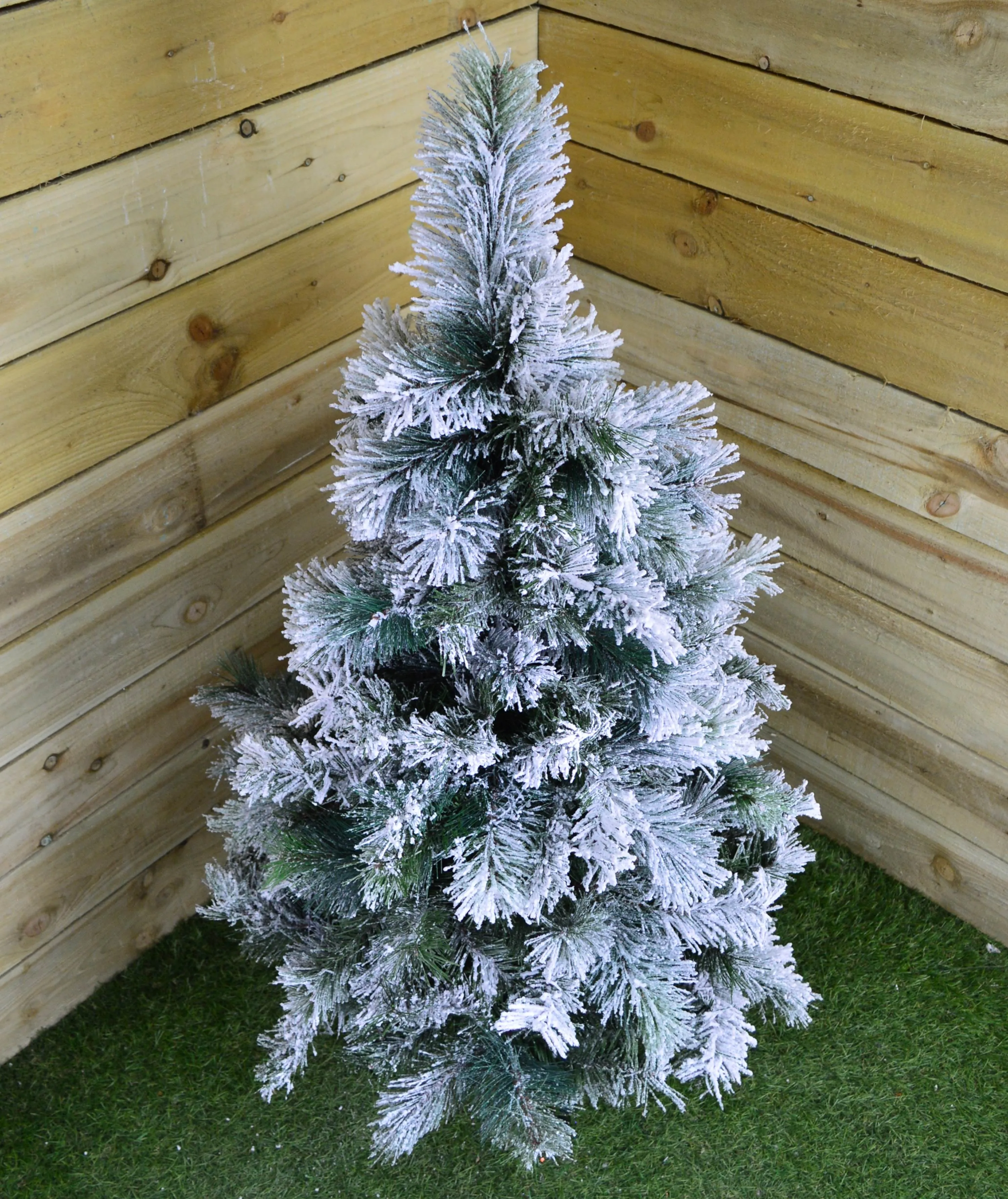 120cm (4ft) x 76cm (2.5ft) Snowy Vancouver Mixed Pine Christmas Tree