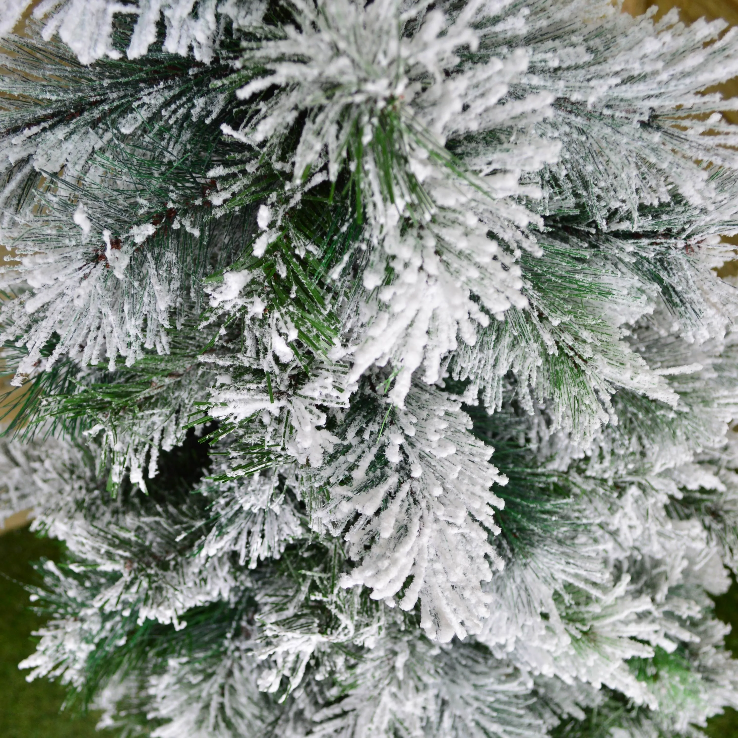 120cm (4ft) x 76cm (2.5ft) Snowy Vancouver Mixed Pine Christmas Tree