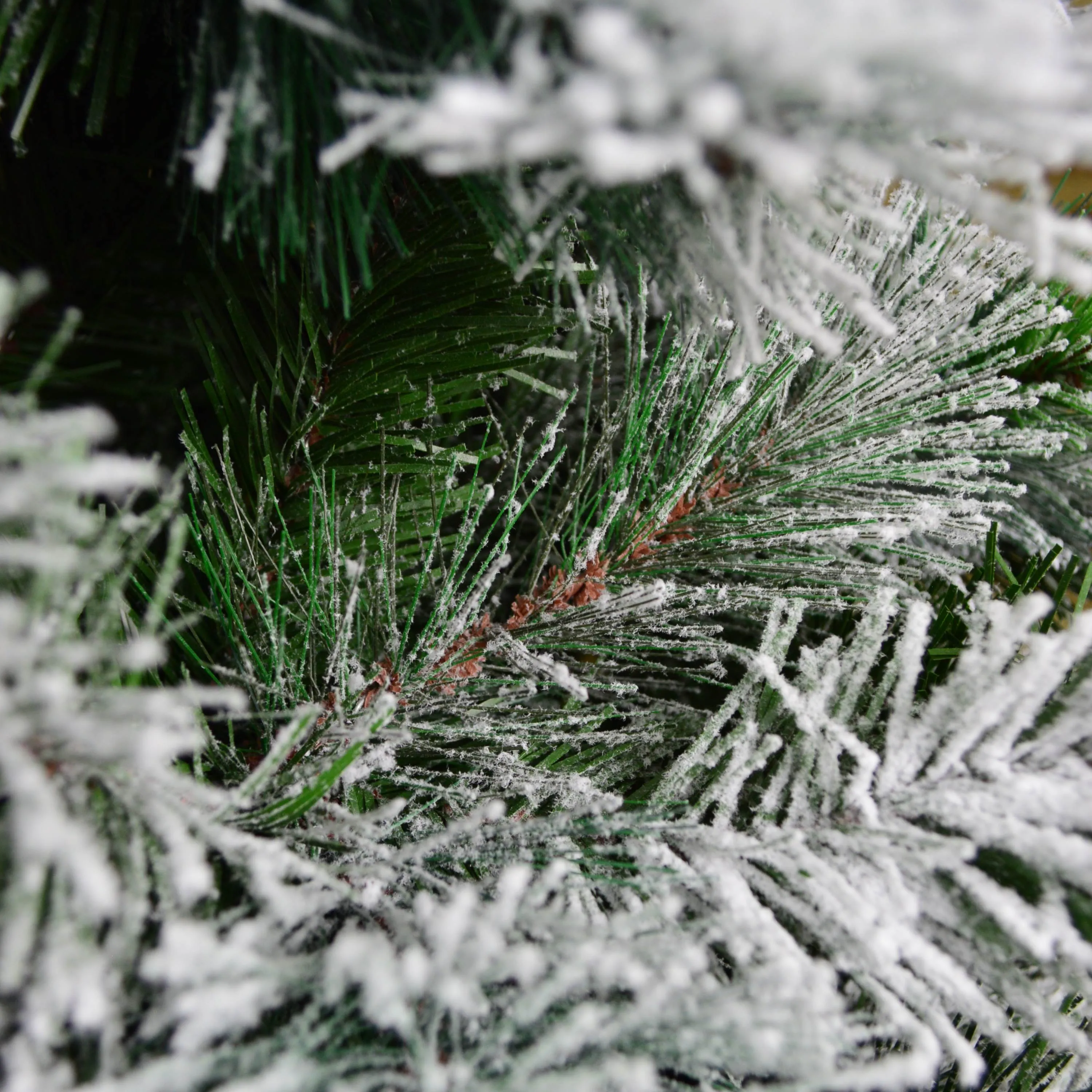 120cm (4ft) x 76cm (2.5ft) Snowy Vancouver Mixed Pine Christmas Tree